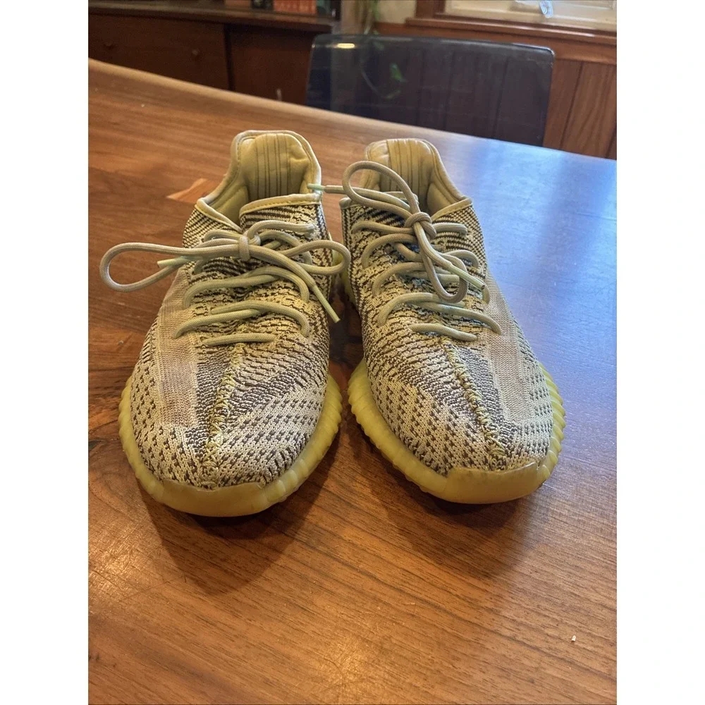 adidas Yeezy Boost 350 V2  Yeezreel Yellow Green Black Low Top Primeknit Size 9